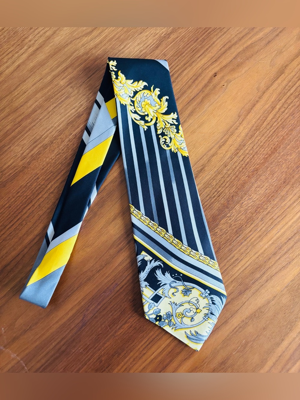 Vintage Gianni Versace (1990's) 100% silk gold/black/silver men's Neck Tie